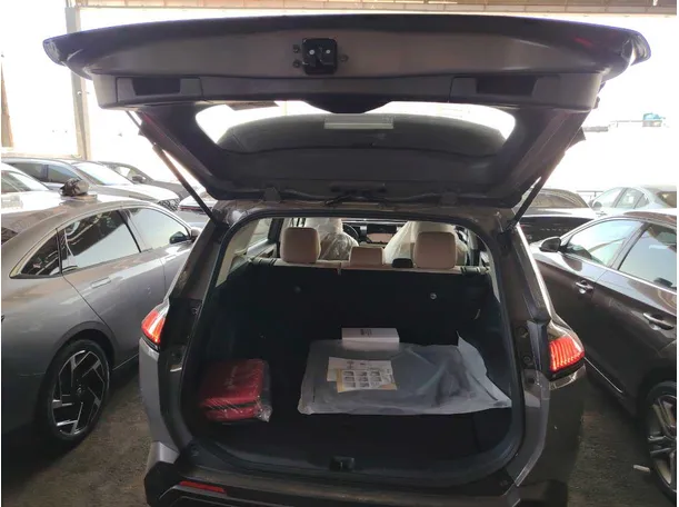 Car image 29