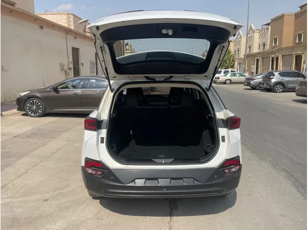 Car image 18