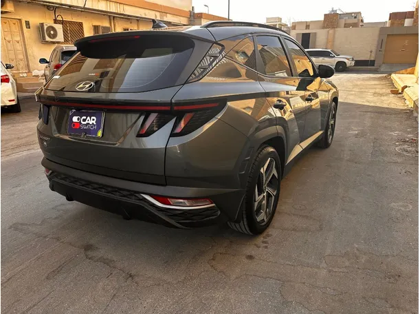 Car image 5