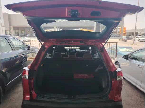 Car image 28