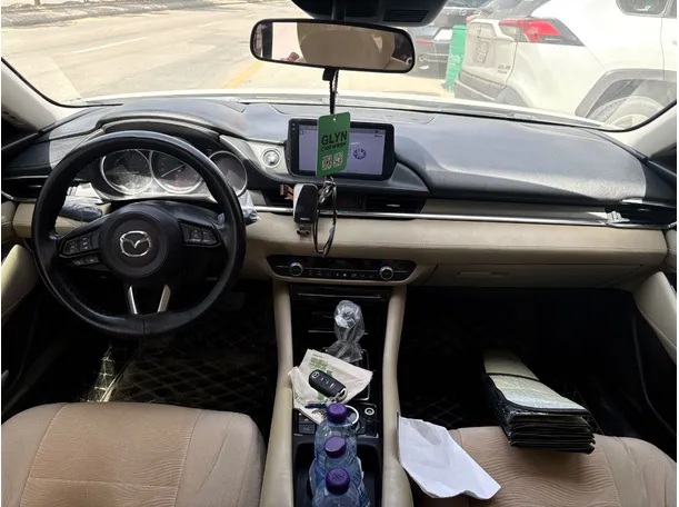 Car image 18
