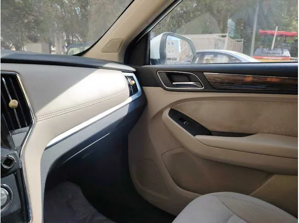 Car image 35