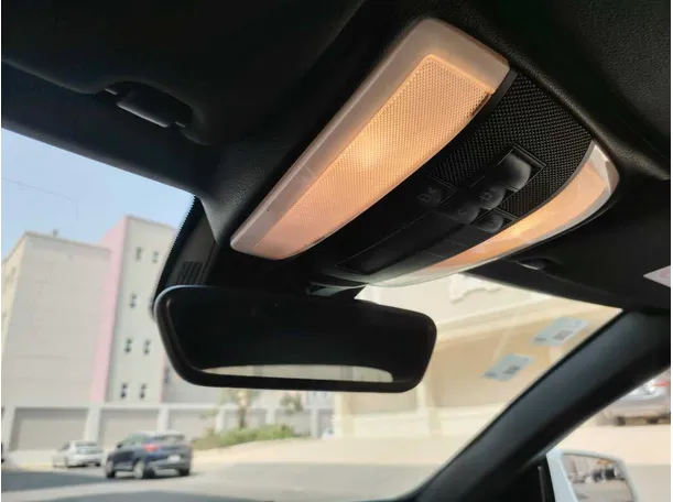 Car image 34