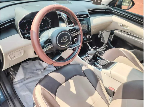 Car image 13