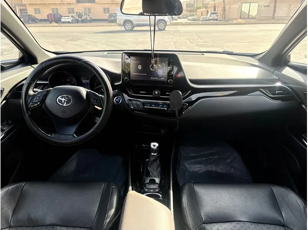 Car image 18