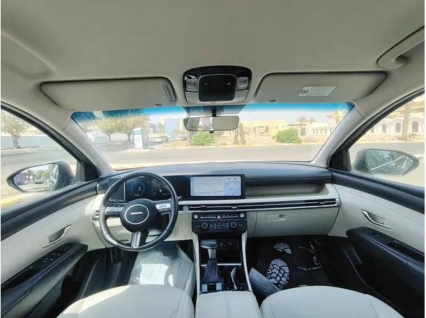 Car image 17