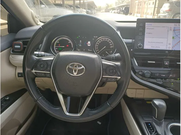 Car image 14
