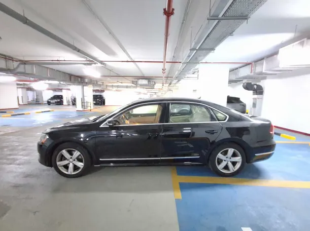 Car image 8