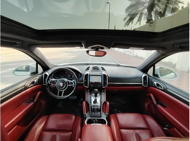 Car image 13