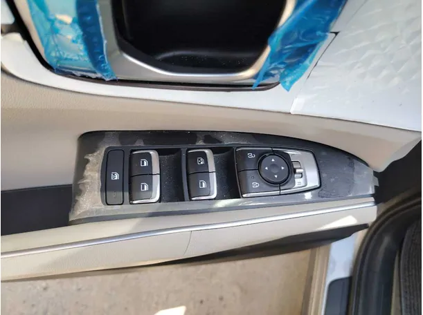 Car image 39