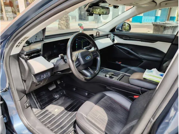 Car image 12