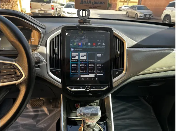 Car image 19