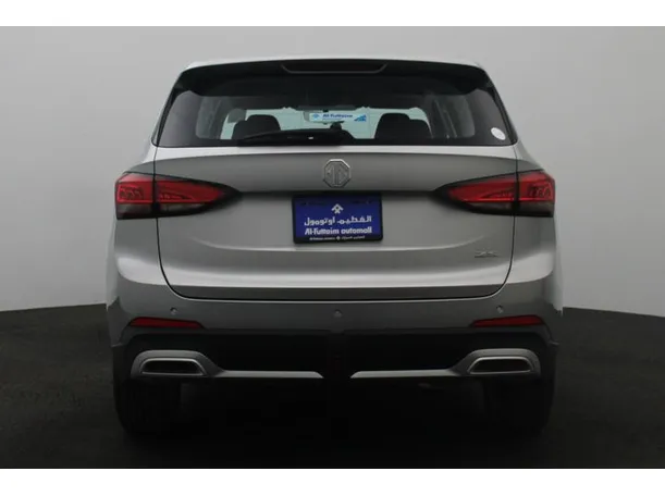 Car image 12