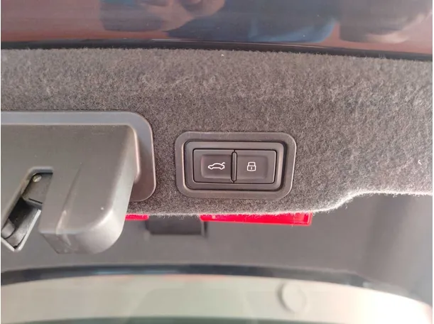 Car image 34