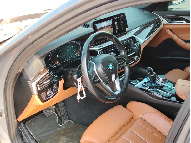 Car image 13