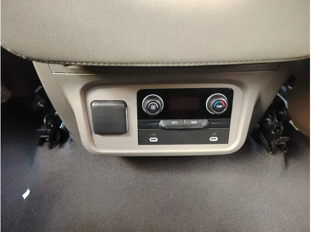 Car image 37