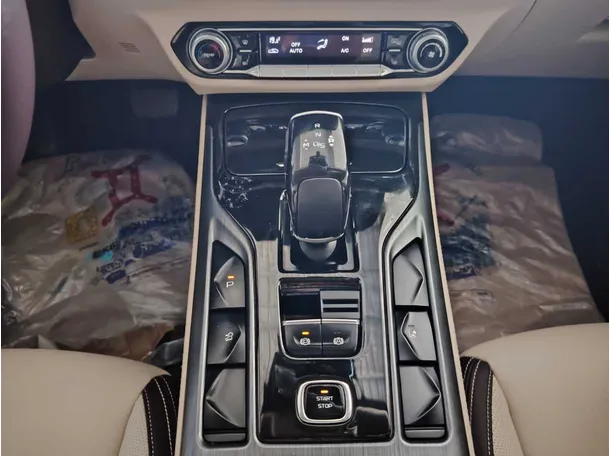 Car image 26