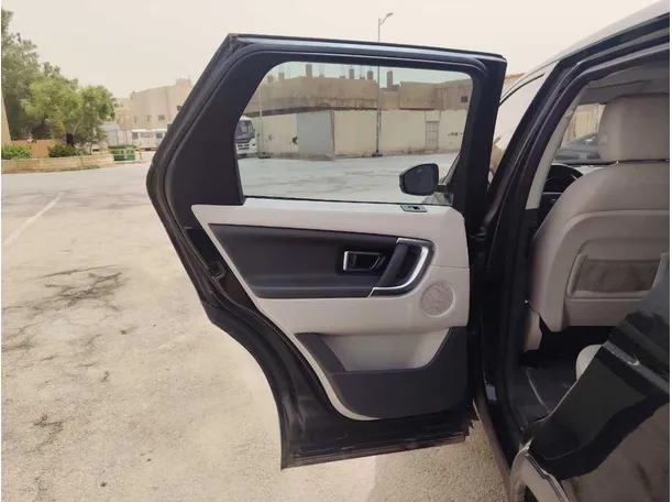 Car image 16