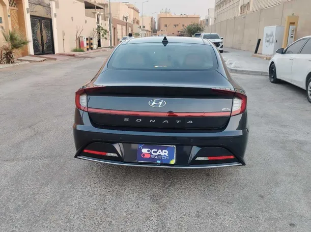 Car image 6