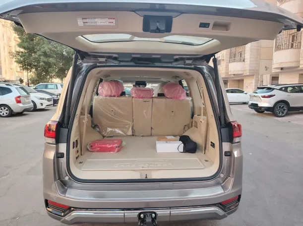 Car image 27