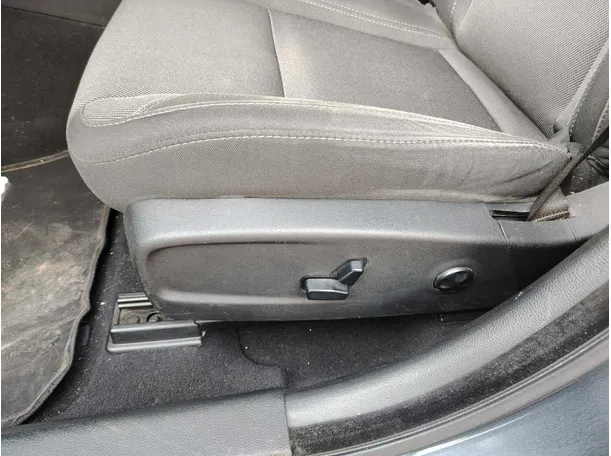 Car image 40