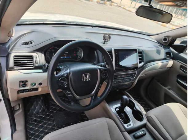 Car image 11