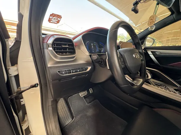 Car image 10
