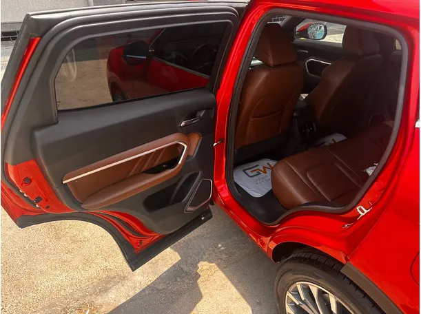 Car image 13