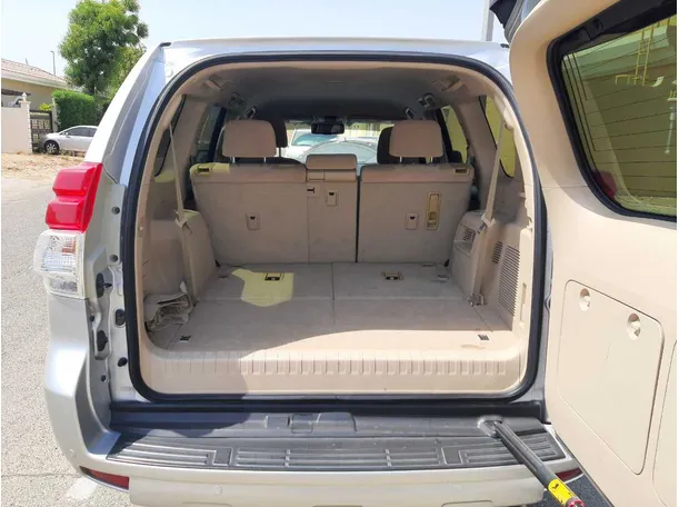 Car image 19