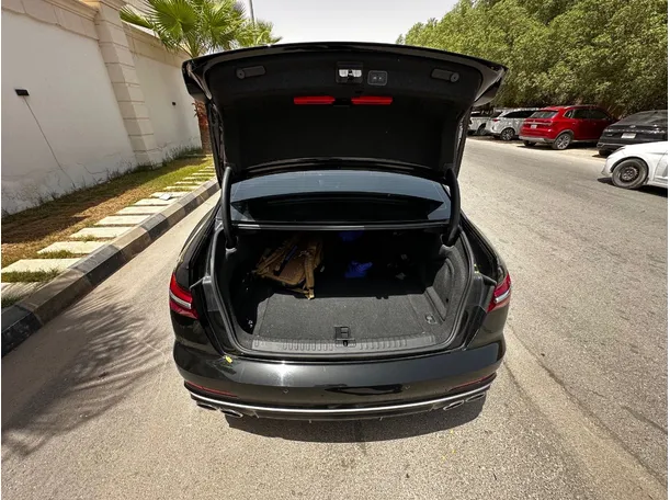 Car image 30