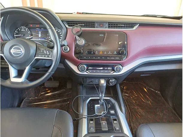 Car image 19