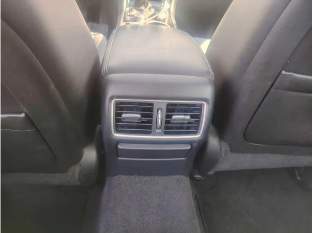 Car image 34