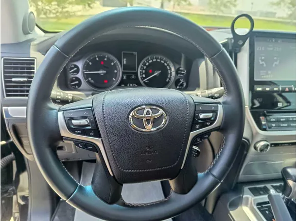 Car image 29