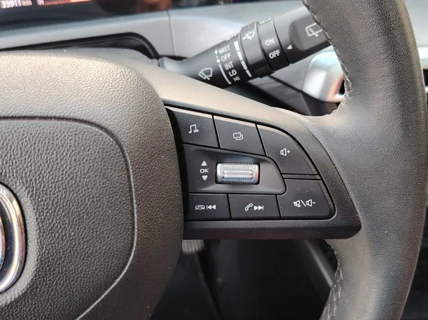 Car image 30