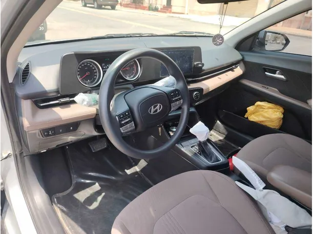 Car image 13