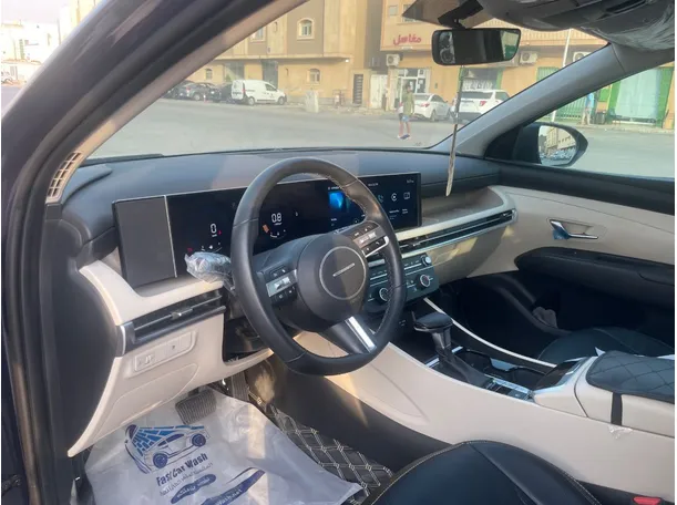 Car image 13