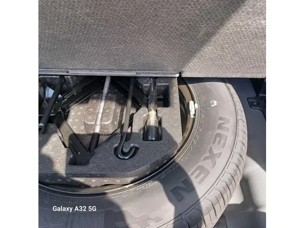 Car image 26