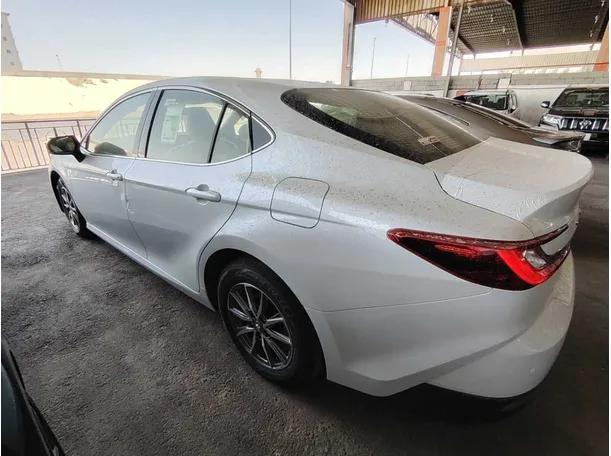 Car image 8