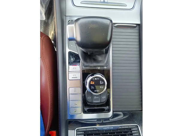 Car image 24