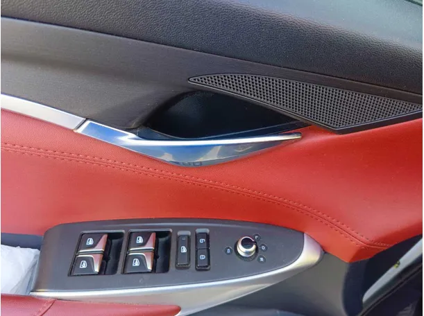 Car image 33