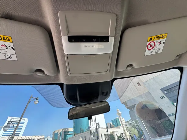 Car image 24