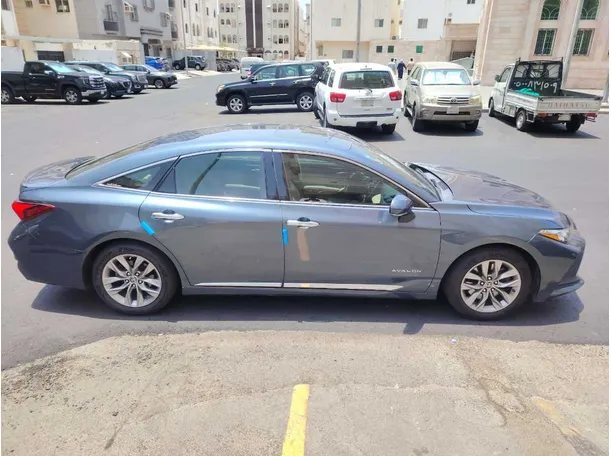 Car image 4