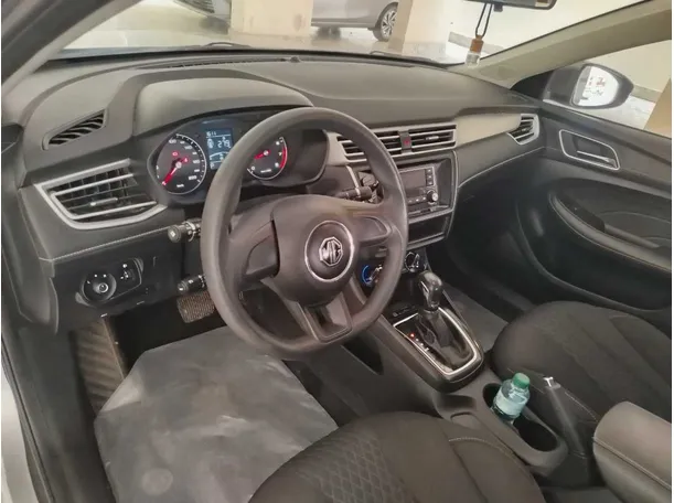 Car image 14