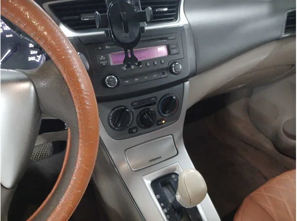 Car image 18