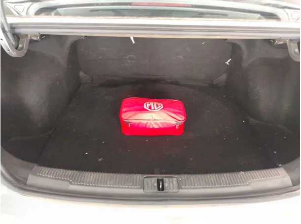 Car image 33