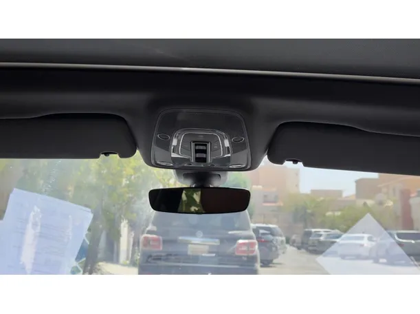 Car image 25