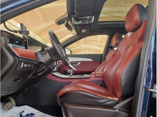 Car image 11