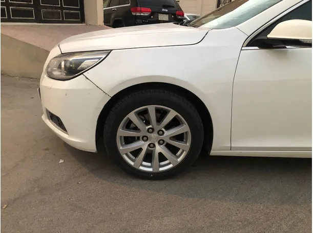Car image 9