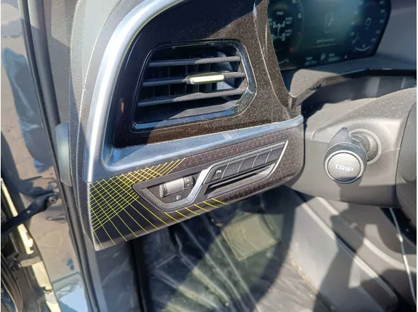 Car image 32