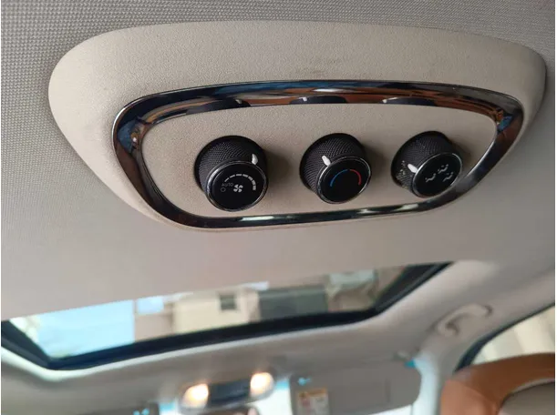 Car image 35